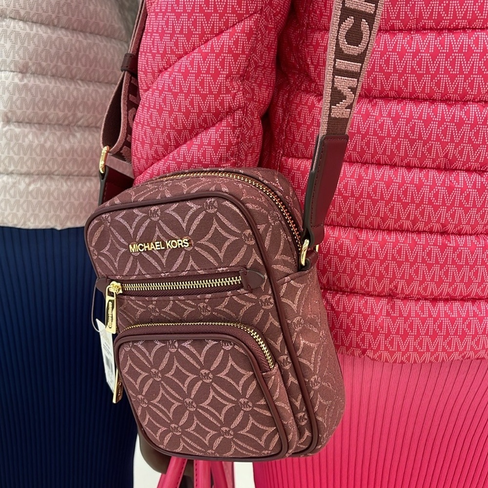 Michael Kors Jet Set Medium Signature Logo Crossbody Bag
Oxbloodl Jacquard
NWT - Picture 14 of 16